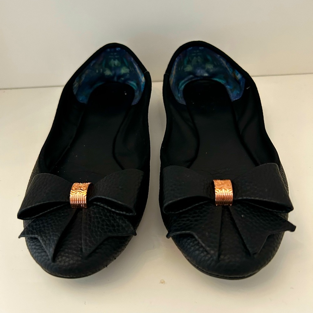 Ballerina Woman Leather Flats w/bow Ted Baker